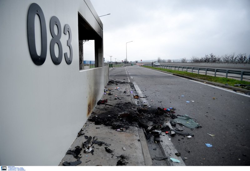 H επόμενη μέρα του φριχτού τροχαίου στη Θήβα -Συντρίμμια και αποκαΐδια [εικόνες] | iefimerida.gr 16