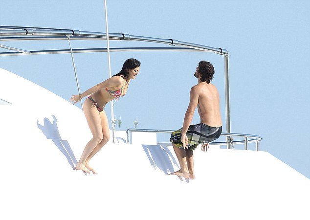 Ερωτευμένη με την Ελλάδα η οικογένεια Καρντάσιαν-Ποστάρουν αποσπάσματα από Όμηρο [εικόνες]  | iefimerida.gr 1