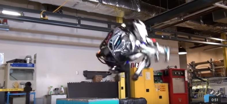 Δείτε το ρομπότ που κινείται σαν γυμναστής και κάνει κωλοτούμπες [βίντεο]  | iefimerida.gr 0