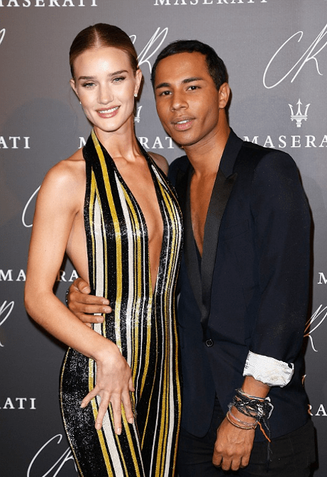 Ολόσωμη φόρμα με ρίγες -Αυτό το ρούχο μόνο η Κάρα Ντελεβίν θα μπορούσε να το φορέσει και να μοιάζει θεά [εικόνες] | iefimerida.gr 2