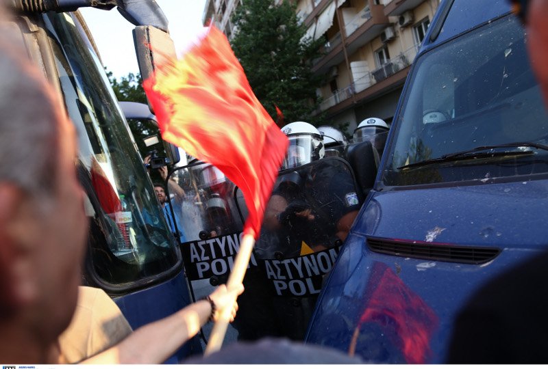 Θεσσαλονίκη: Ενταση μεταξύ ΜΑΤ-διαδηλωτών πριν την εκδήλωση προς τιμήν του Γιούνκερ [βίντεο] | iefimerida.gr 0