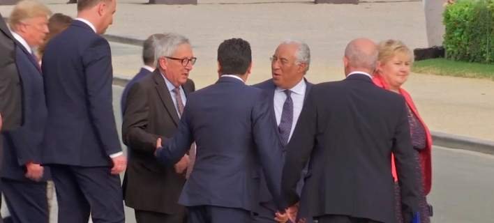 Ο πρόεδρος της Κομισιόν υποβασταζόμενος στη σύνοδο του ΝΑΤΟ στις Βρυξέλλες/Φωτογραφία: ΑΡ