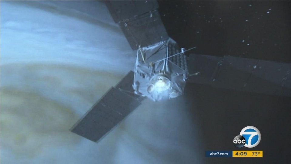 Νέες εικόνες από τους πόλους του Δία -Οι πρώτες κοντινές που έχουν τραβηχτεί ποτέ [εικόνες] | iefimerida.gr 2