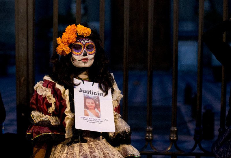 Στους δρόμους βγήκαν οι Μεξικανές για τις αυξανόμενες δολοφονίες γυναικών [εικόνες] | iefimerida.gr 2