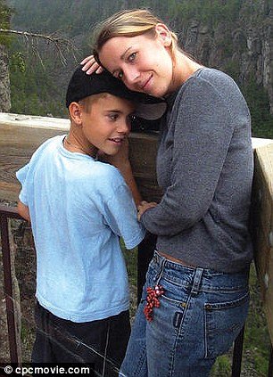 Η Μισέλ Ομπάμα δίνει συμβουλές στη μητέρα του Τζάστιν Μπίμπερ -Μείνε περισσότερο μαζί του [εικόνες] | iefimerida.gr 0