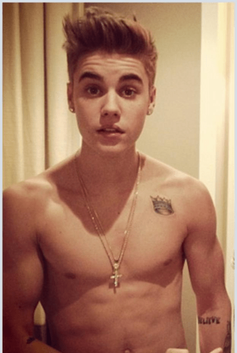 O Justin Bieber έγινε «φέτες» - Ανέβασε φωτογραφία επιδεικνύοντας τους κοιλιακούς του [εικόνα και βίντεο] | iefimerida.gr 1