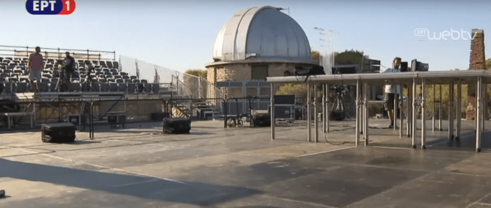 Εστησαν εξέδρα στην Πνύκα για τον Μακρόν [εικόνες] | iefimerida.gr 1