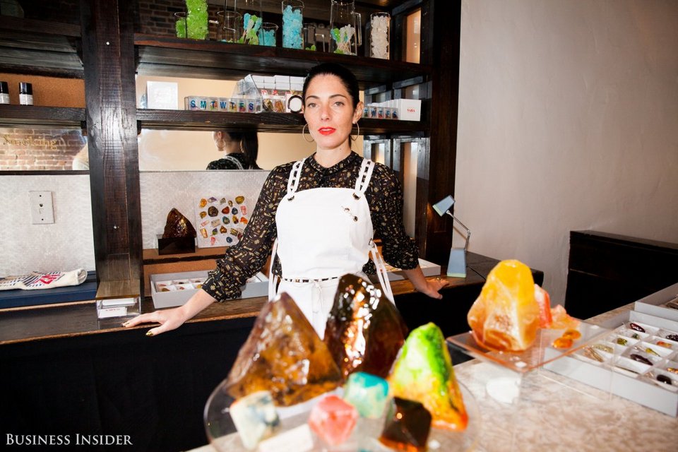 Εργοστάσιο καραμέλας για ενήλικες: Φάτε ρολόγια Rolex με γεύση σαμπάνιας και βρώσιμο χρυσό [εικόνες]  | iefimerida.gr 0