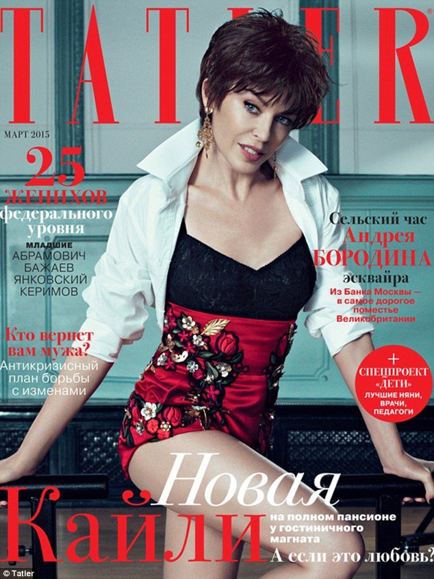 Η Κάιλι Μινόγκ μελαχρινή, με κοντό μαλλί και ζαρτιέρες [εικόνες]  | iefimerida.gr 0