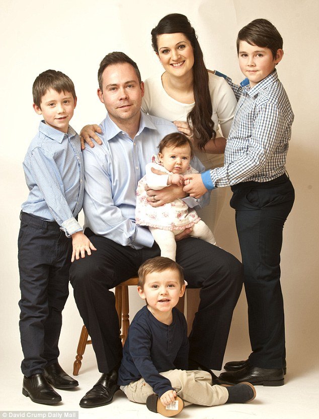 Απίστευτη ιστορία στη Βρετανία: Οικογένεια έκανε το πρώτο της κορίτσι μετά από... 200 χρόνια [εικόνες] | iefimerida.gr 0