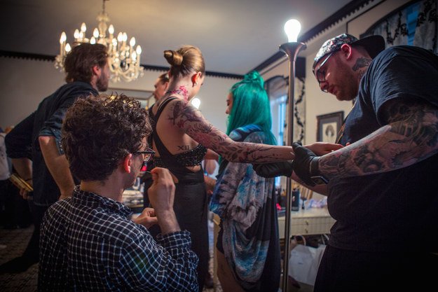 Cara Delevingne: Πήγε σαν πίνακας ζωγραφικής σε μεγάλο gala [εικόνες] | iefimerida.gr 3