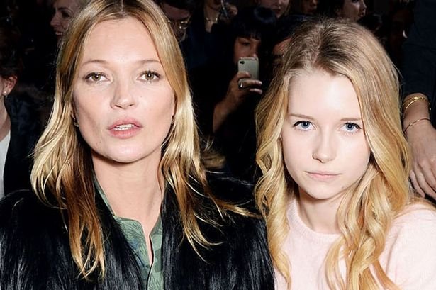 Αυτή είναι η 17χρονη καλλονή αδελφή της Κέιτ Μος [εικόνες]  | iefimerida.gr 1