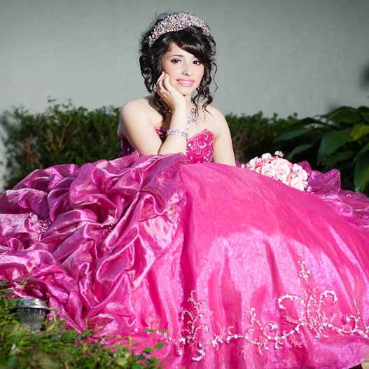 Οταν οι Μεξικάνες γίνονται 15 ετών: Τιάρες, χλιδάτα πάρτι, λιμουζίνες και πολύ... κιτς [εικόνες] | iefimerida.gr 3