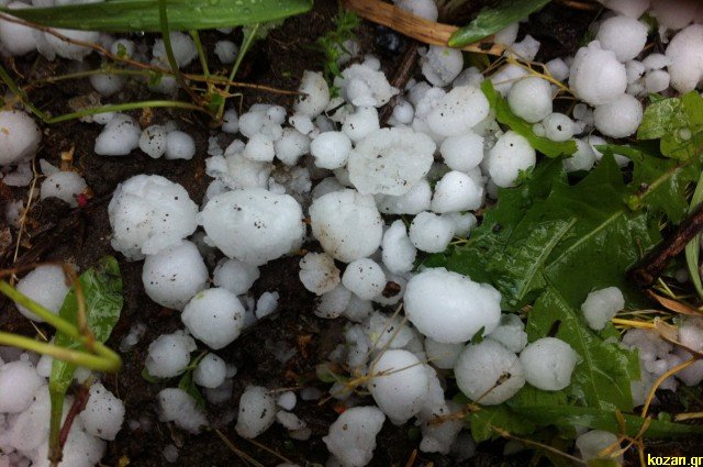 Απίστευτο: Χαλάζι σε μέγεθος φουντουκιού έπληξε Κοζάνη και Καστοριά [εικόνες & βίντεο] | iefimerida.gr 4