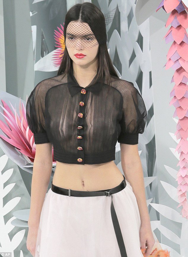 Η καλλονή της οικογένειας Καρντάσιαν -19ρονη Κένταλ [εικόνες]   | iefimerida.gr 3