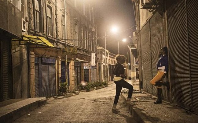 Ψάχνοντας για πληρωμένο έρωτα στις σκοτεινές γειτονιές της Κωνσταντινούπολης – Ενα σκληρό οδοιπορικό [εικόνες] | iefimerida.gr 7