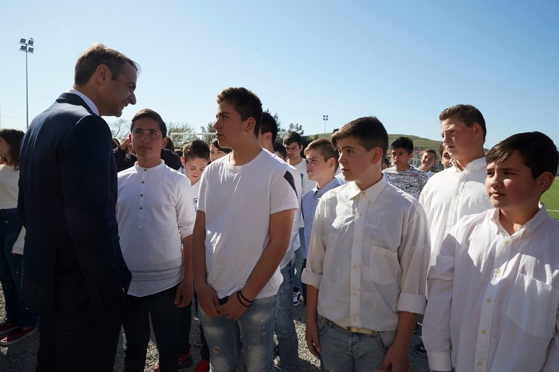 Στη Λήμνο ο Μητσοτάκης: Συναντήθηκε με αξιωματικούς της 130 Σμηναρχίας Μάχης, δασκάλους και παιδιά | iefimerida.gr 7