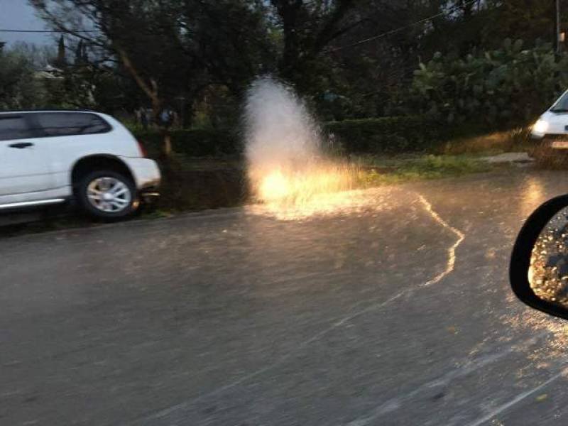 «Πνίγηκε» η Κέρκυρα από την κακοκαιρία -Ποτάμια στο Λιστόν [εικόνες & βίντεο] | iefimerida.gr 3