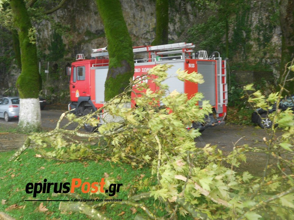 Σφοδρή κακοκαιρία έπληξε τα Ιωάννινα -Χαλαζόπτωση και δυνατοί άνεμοι σάρωσαν την περιοχή [εικόνες] | iefimerida.gr 0