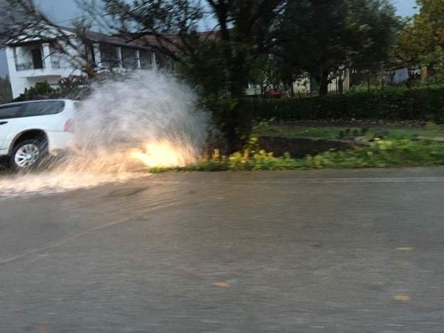 «Πνίγηκε» η Κέρκυρα από την κακοκαιρία -Ποτάμια στο Λιστόν [εικόνες & βίντεο] | iefimerida.gr 4