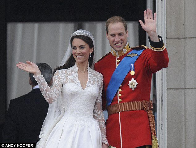 Η Κέιτ αντιγράφει την Λετίθια ή το αντίστροφο: Οι δυο πριγκίπισσες ντύνονται ακριβώς ίδια [εικόνες] | iefimerida.gr 3