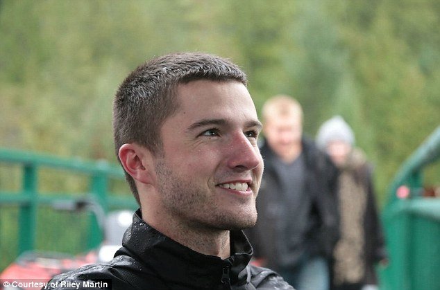 Βρετανός φοιτητής παραδίδει μαθήματα ζωής- Κάνει bungee Jumping με το αναπηρικό του καροτσάκι [εικόνες]  | iefimerida.gr 3