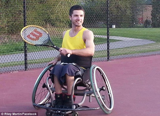 Βρετανός φοιτητής παραδίδει μαθήματα ζωής- Κάνει bungee Jumping με το αναπηρικό του καροτσάκι [εικόνες]  | iefimerida.gr 5