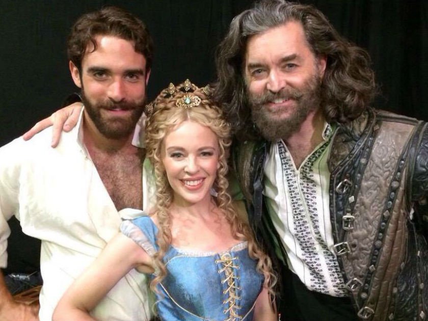 Κάιλι Μινόγκ: Η 47χρονη τραγουδίστρια ερωτεύτηκε 27χρονο ηθοποιό [εικόνες] | iefimerida.gr 5