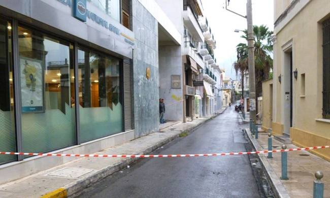  Εκρηξη σε τράπεζα στην Καλαμάτα- Πυροδότησαν αυτοσχέδιο μηχανισμό από βαρελότα [εικόνα] | iefimerida.gr 0