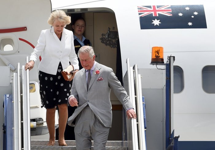 Εξαλλη η Καμίλα: Μια «κοινή θνητή» χούφτωσε τον Κάρολο [εικόνες]  | iefimerida.gr 0