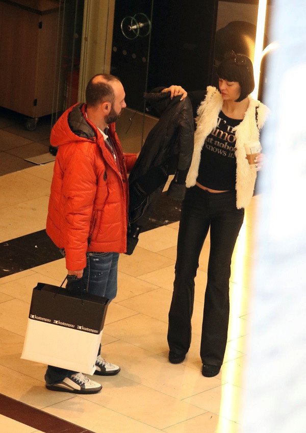 H Νικολέτα Καρρά για ψώνια -Δείτε την χωρίς μακιγιάζ και ρετούς [εικόνες] | iefimerida.gr 0