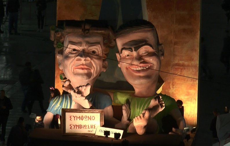 Πατρινό καρναβάλι: Τσίπρας και Ντάισελμπλουμ υπέγραψαν σύμφωνο πολιτικής συμβίωσης [εικόνες] | iefimerida.gr 0