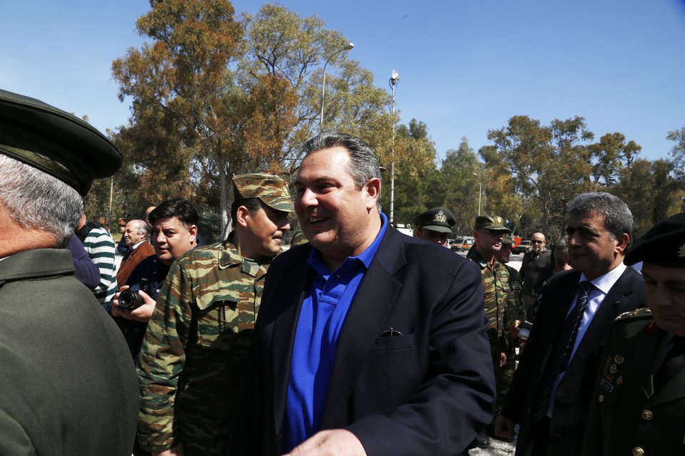 Αρνιά, κοκορέτσια και τσουρέκια - Το τρικούβερτο γλέντι του Καμμένου στο Γουδή [εικόνες] | iefimerida.gr 0