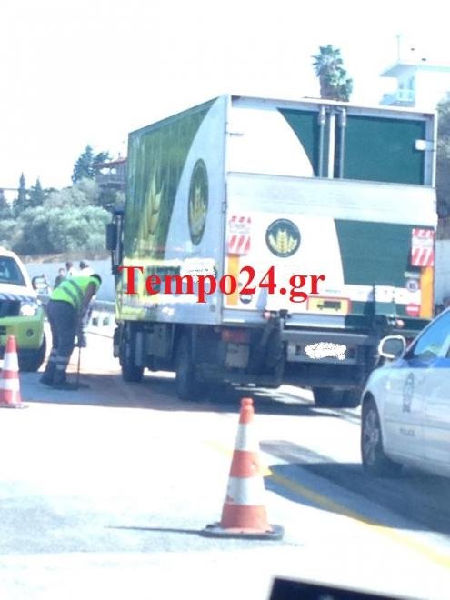 Καραμπόλα στην Εθνική οδό: Συγκρούστηκαν λεωφορείο του ΚΤΕΛ, φορτηγό και Ι.Χ. [εικόνες] | iefimerida.gr 1