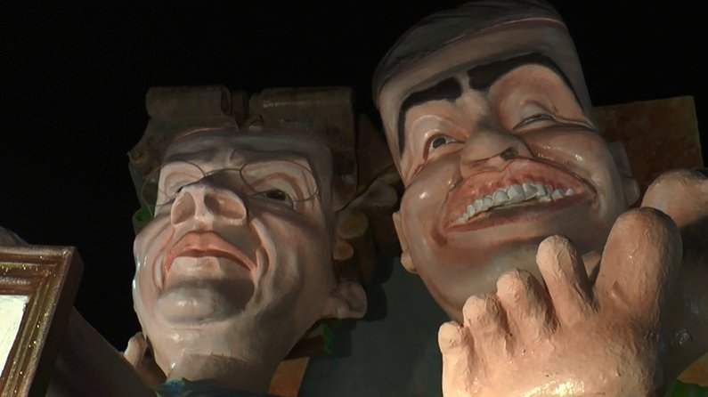 Πατρινό καρναβάλι: Τσίπρας και Ντάισελμπλουμ υπέγραψαν σύμφωνο πολιτικής συμβίωσης [εικόνες] | iefimerida.gr 1