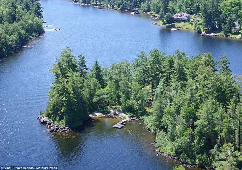 Στο σφυρί νησί σε σχήμα καρδιάς - Μοναδικό χριστουγεννιάτικο δώρο 1 εκατ. δολαρίων [εικόνες] | iefimerida.gr 0