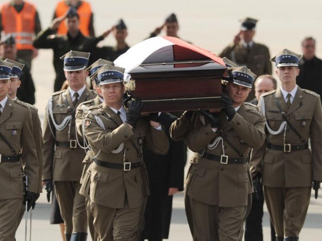 Πολωνία: Ανοίγει ξανά ο φάκελος Κατσίνσκι -6 χρόνια μετά τον θάνατο του προέδρου σε αεροπορικό δυστύχημα [εικόνες]  | iefimerida.gr 4