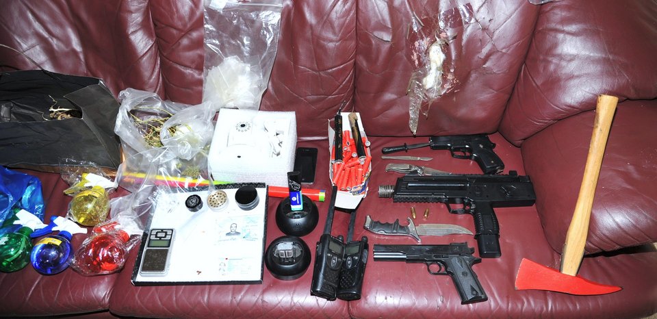 Σύλληψη 42χρονου στην Κυψέλη - Είχε μετατρέψει το σπίτι σε φυτεία χασίς [εικόνες]  | iefimerida.gr 3