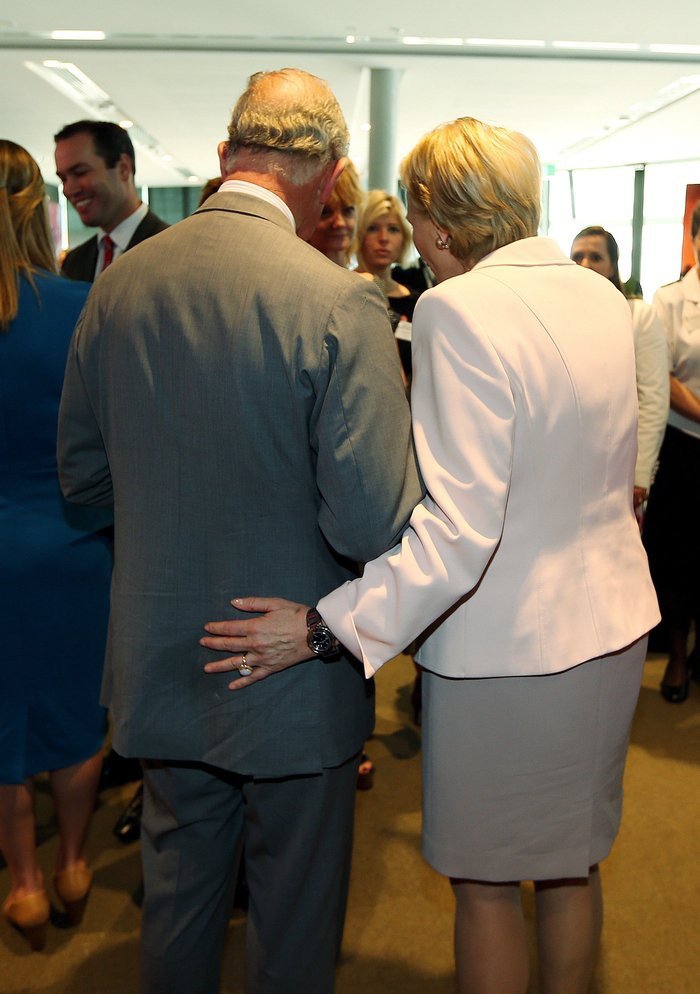 Εξαλλη η Καμίλα: Μια «κοινή θνητή» χούφτωσε τον Κάρολο [εικόνες]  | iefimerida.gr 4