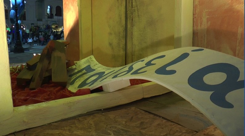 Πατρινό καρναβάλι: Τσίπρας και Ντάισελμπλουμ υπέγραψαν σύμφωνο πολιτικής συμβίωσης [εικόνες] | iefimerida.gr 5