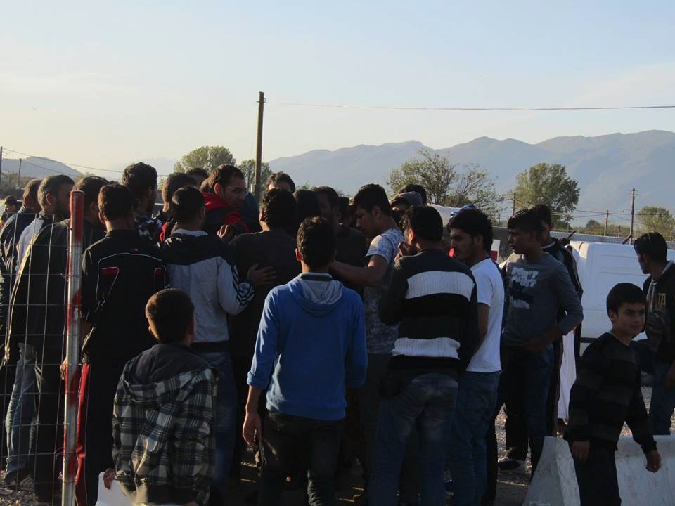  Επεισόδια στον Κατσικά -Πιάστηκαν στα χέρια οι μετανάστες [εικόνες]  | iefimerida.gr 4