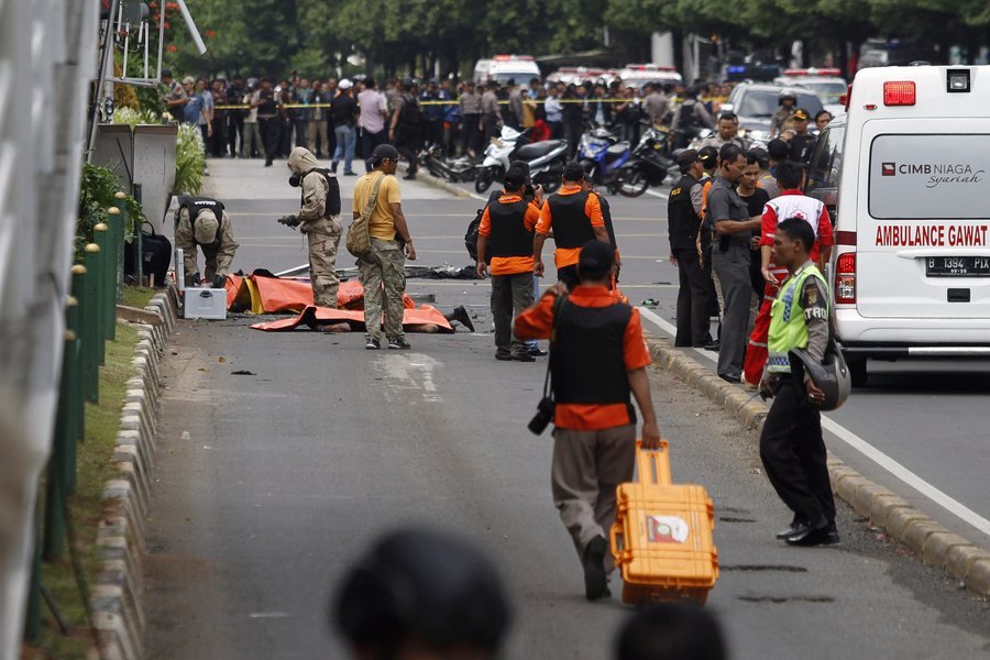 Βαρύς απολογισμός στην Τζακάρτα: 7 οι νεκροί -Ολλανδός εργαζόμενος στον ΟΗΕ ανάμεσα στα θύματα [εικόνες] | iefimerida.gr 7
