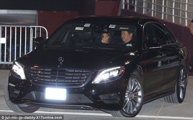 H πρώτη δημόσια εμφάνιση της Κιμ μετά τη ληστεία -Αβαφη και εκνευρισμένη [εικόνες] | iefimerida.gr 2