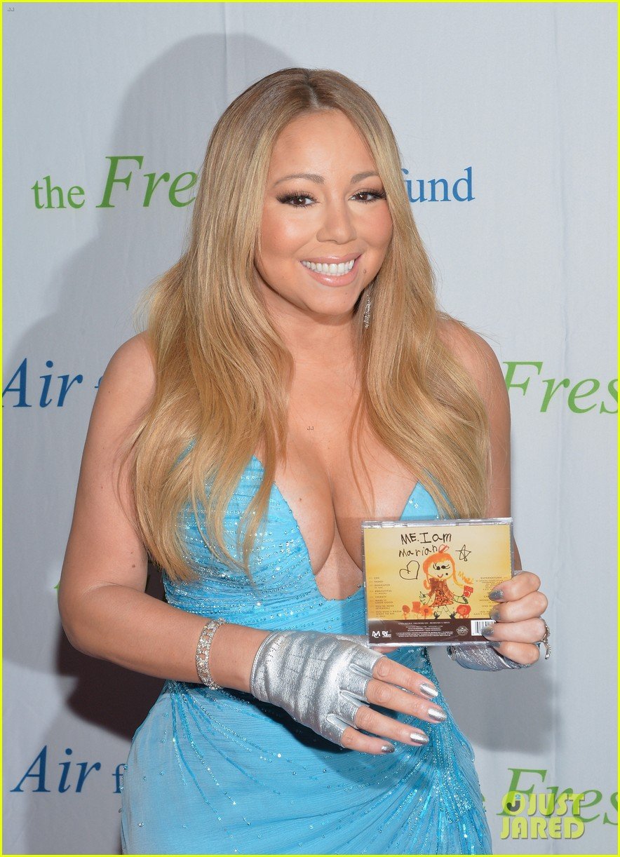 Η Μαράια Κάρεϊ τα βγάζει όλα στη φόρα -Το βαθύ ντεκολτέ που δεν... κρατιέται [εικόνες] | iefimerida.gr 3