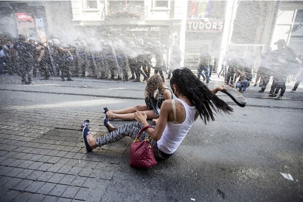 Τουρκία: Μια εμβληματική γυναίκα LGBT βρέθηκε απανθρακωμένη στην Κωνσταντινούπολη [βίντεο] | iefimerida.gr 0