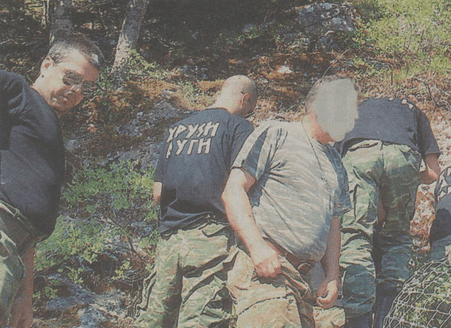 Ο Κασιδιάρης με τη σβάστικα στο μπράτσο εκπαιδεύει τάγματα χρυσαυγιτών [εικόνες] | iefimerida.gr 2