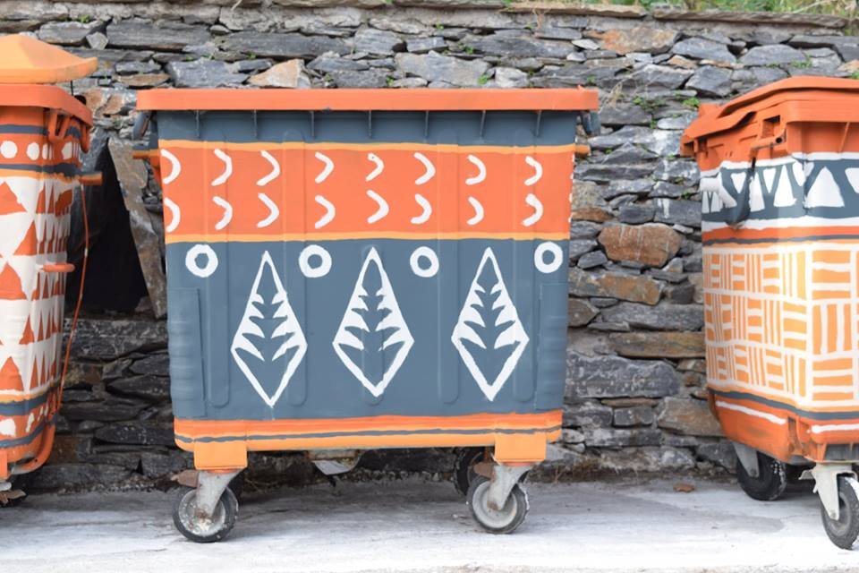 Στην Ανδρο έκαναν τους κάδους έργα τέχνης [εικόνες] | iefimerida.gr 1