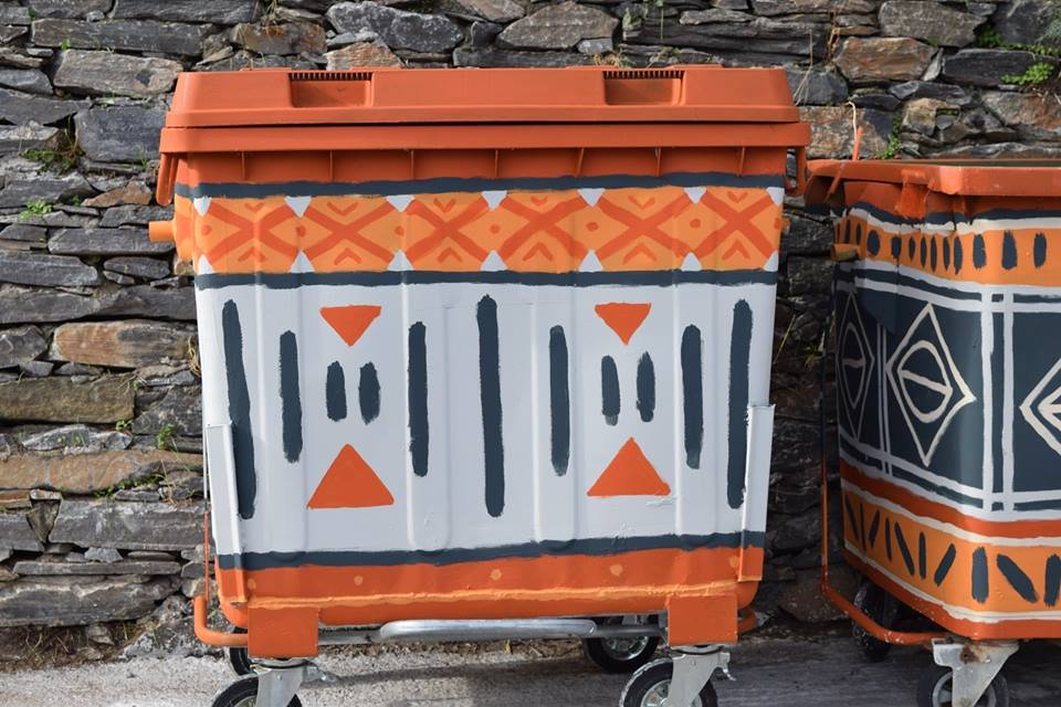 Στην Ανδρο έκαναν τους κάδους έργα τέχνης [εικόνες] | iefimerida.gr 3