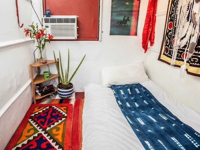 Πρύτανης πανεπιστημίου ζει μέσα σε έναν κάδο σκουπιδιών και το... χαίρεται! [εικόνες] | iefimerida.gr 4