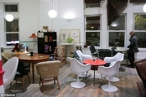 Ziferblat: Η καφετέρια που λειτουργεί με χρονοχρέωση -Πληρώνεις για όσο χρόνο κάτσεις και όχι για ό,τι παραγγείλεις [εικόνες] | iefimerida.gr 4